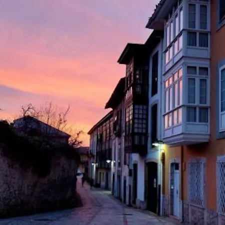 En El Casco Antiguo Llanisco * Llanes